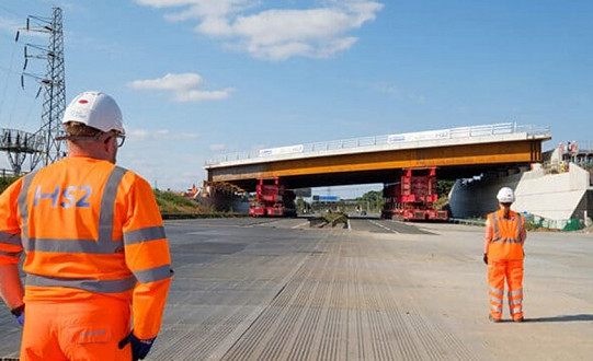 Free training to help UK businesses secure rail and road construction contracts