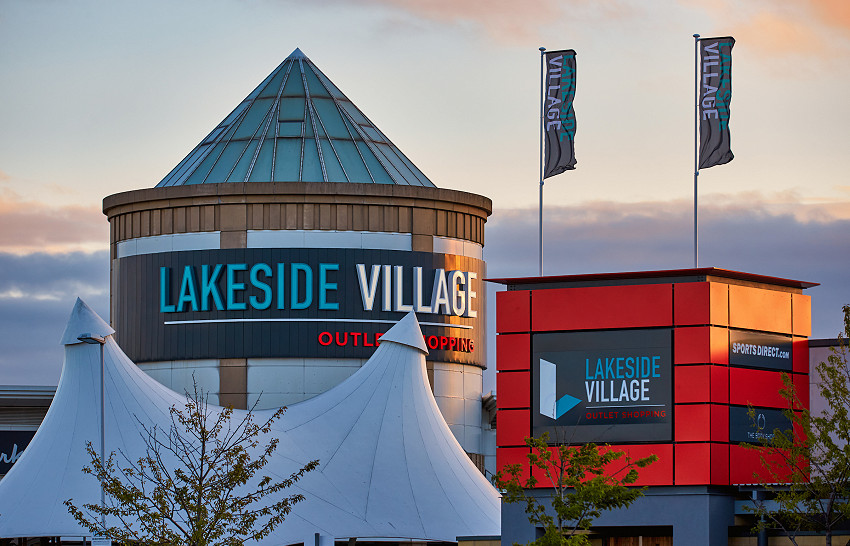 Lakeside Village sign