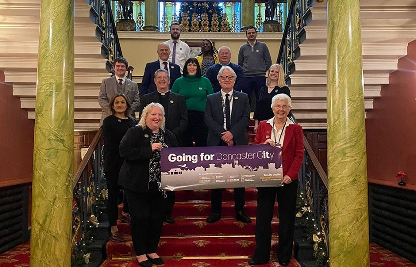 Representatives from Team Doncaster visit the Mansion House to mark the official city status bid submission date