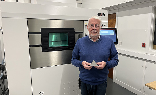 Yorkshire precision engineering company 3D prints Platinum Jubilee gift for The Queen