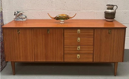Furniture and print business agrees deal on new unit